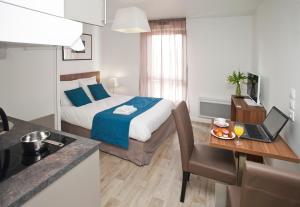 Postel nebo postele na pokoji v ubytování Appart Hotel Odalys City Amiens Blamont