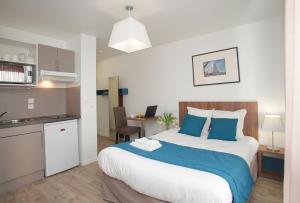 Kuchyň nebo kuchyňský kout v ubytování Appart Hotel Odalys City Amiens Blamont