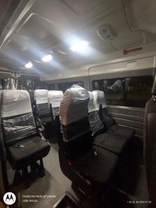 un gruppo di sedili vuoti su un aeroplano di Receptivos Manaus a Manaus Altre 5 foto