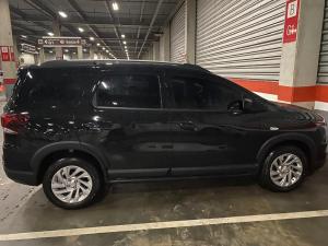 Un SUV nero parcheggiato in un garage. di Receptivos Manaus a Manaus