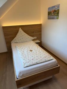 Postel nebo postele na pokoji v ubytování Hotel Zum Klosterfischer
