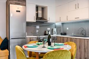 A kitchen or kitchenette at Seaside Apartments in Agkisaras 2