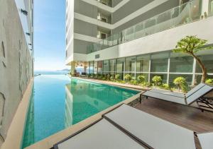Panorama Beach Pearl Nha Trang Residences内部或周边的泳池