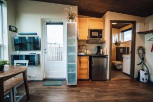 Dapur atau dapur kecil di Blue View Cabin 4B With private hot tub +4 gambar