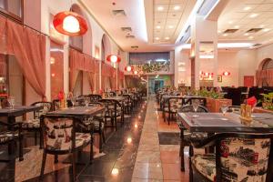 a dining hall with tables and chairs in a restaurant at Continental Forum Sibiu in Sibiu