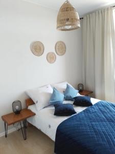 Ένα ή περισσότερα κρεβάτια σε δωμάτιο στο Apartament BorMik, 150m od plaży, basen