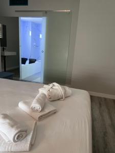 Postel nebo postele na pokoji v ubytování Hotel Cervantes