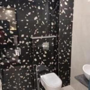 Koupelna v ubytování Hotel The C G Villa Just a Minute Away From New Delhi Railway Station and Connaught place