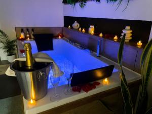 Το σπα ή/και άλλες εγκαταστάσεις ευεξίας στο L'atelier vert - SPA, Suite Luxe, Proche Hypercentre - Classé 4 étoiles