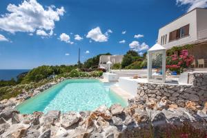 Bazén v ubytovaní Villa Fanò by Perle di Puglia alebo v jeho blízkosti
