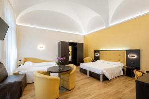 A bed or beds in a room at Hotel Santa Prisca