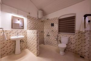 Koupelna v ubytování Sliceinn Escapes Pushpanjali - Madikeri, Coorg + 23 fotografií