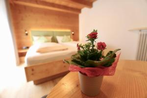 Postel nebo postele na pokoji v ubytování KAISERS das kleine Stadthotel