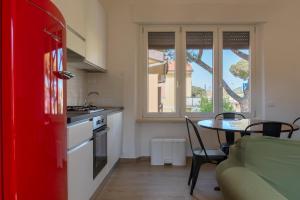 Η κουζίνα ή μικρή κουζίνα στο Casa Del Sole a 50 mt dal mare - Aria condizionata