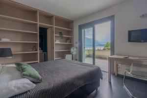 Μια τηλεόραση ή/και κέντρο ψυχαγωγίας στο Varenna La Dolce Vita