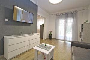 TV a/nebo společenská místnost v ubytování Apartment Dragomir 1052
