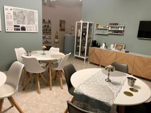 Telewizja i/lub zestaw kina domowego w obiekcie Bed & Breakfast con vista giardino e piscina