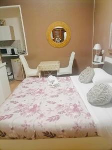 Letto o letti in una camera di Medea rooms palermo centro