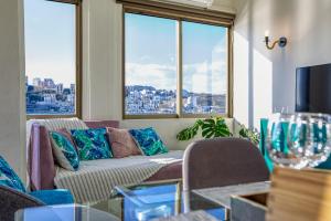 Χώρος καθιστικού στο Unique Apartment Xemxija Bay 2Bedroom, 5m to Sea