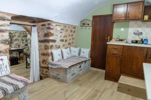A kitchen or kitchenette at Stratis Tower since 1892