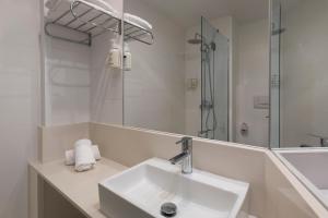 Koupelna v ubytování B&B HOTEL Valencia Ciudad de las Ciencias