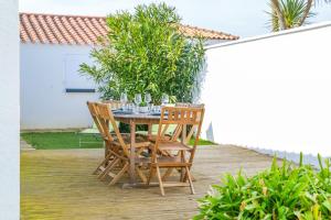 Κήπος έξω από το Maison de vacances 7 personnes avec jardin tres agreable