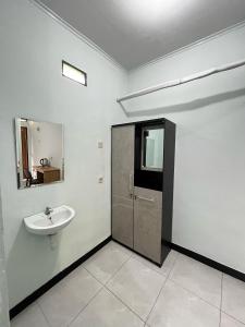 Ένα μπάνιο στο Cencen Guesthouse