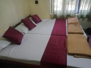 Postel nebo postele na pokoji v ubytování PRASHANTH Home Stay