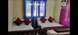 Postel nebo postele na pokoji v ubytování PRASHANTH Home Stay