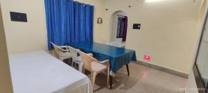 Postel nebo postele na pokoji v ubytování PRASHANTH Home Stay