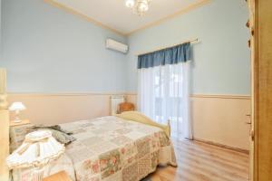 A bed or beds in a room at La Bouganville Holiday House