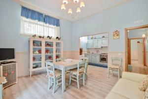 A kitchen or kitchenette at La Bouganville Holiday House