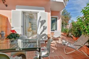 A balcony or terrace at La Bouganville Holiday House