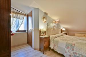 A bed or beds in a room at La Bouganville Holiday House