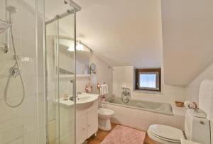 A bathroom at La Bouganville Holiday House