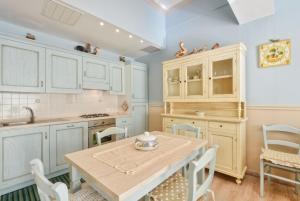 A kitchen or kitchenette at La Bouganville Holiday House