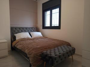 Giường trong phòng chung tại PERGOLA HOUSE 3 BDR heart