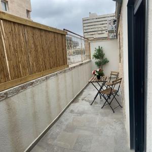 Ban công/sân hiên tại PERGOLA HOUSE 3 BDR heart
