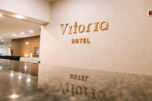 Certifikát, hodnocení, plakát nebo jiný dokument vystavený v ubytování Vitoria Hotel