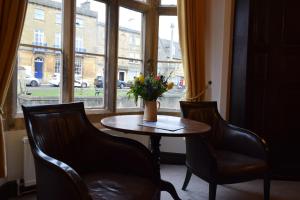 Posezení v ubytování Noel Arms - "A Bespoke Hotel"