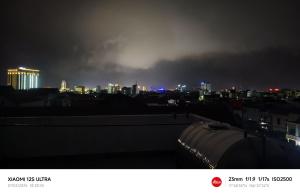 Vista generica su Dong Hoi o vista sulla città dall'interno della stanza in casa privata