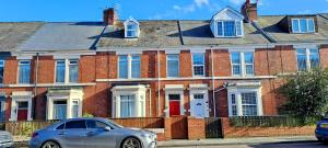 Old WalkerにあるMC Suitesのレンガ造りの家