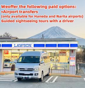 a white van parked in front of a store at New Open! Collab House 富士山眺望 送迎無料 BBQ 器具無料貸出 in Fujikawaguchiko