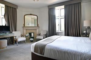 Postel nebo postele na pokoji v ubytování Stanton Manor Hotel