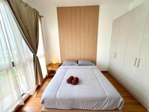 Postel nebo postele na pokoji v ubytování Spacious Muji Homestay with IOI Mall & KL View + 21 fotografií
