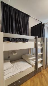 Postel nebo postele na pokoji v ubytování Gunel's Hostel Baku