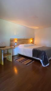 Ένα ή περισσότερα κρεβάτια σε δωμάτιο στο Refúgio Fortal