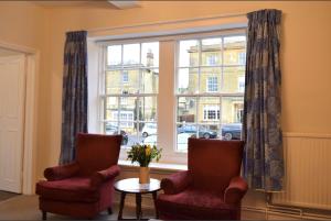 Posezení v ubytování Noel Arms - "A Bespoke Hotel"