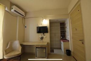 TV a/nebo společenská místnost v ubytování Paradise Elegance Inn