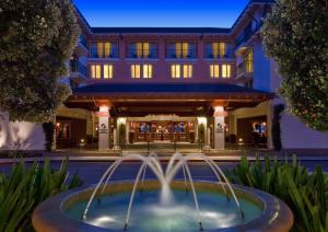 Bazén v ubytování Monterey Plaza Hotel & Spa nebo v jeho okolí